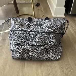 Like new expandable duffel bag.